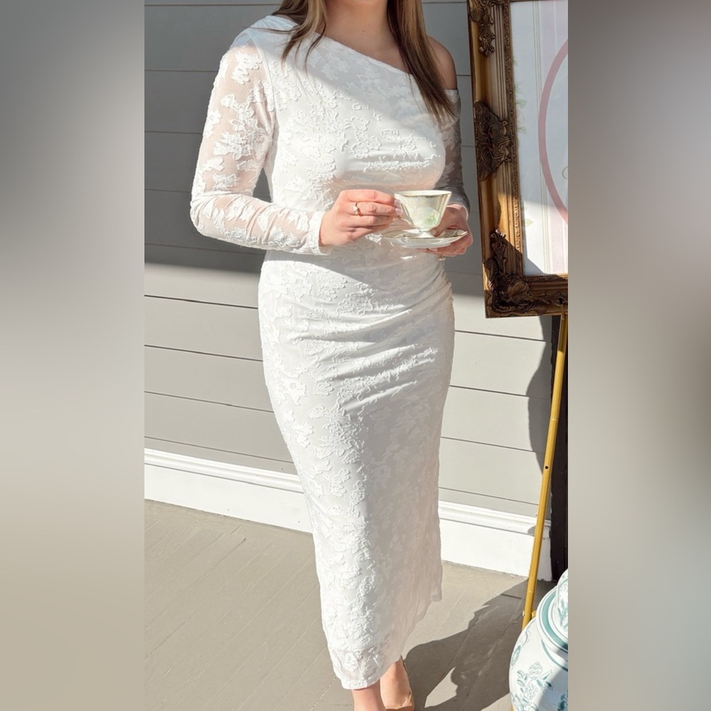 Women’s Long Lace Maxi Dress - White